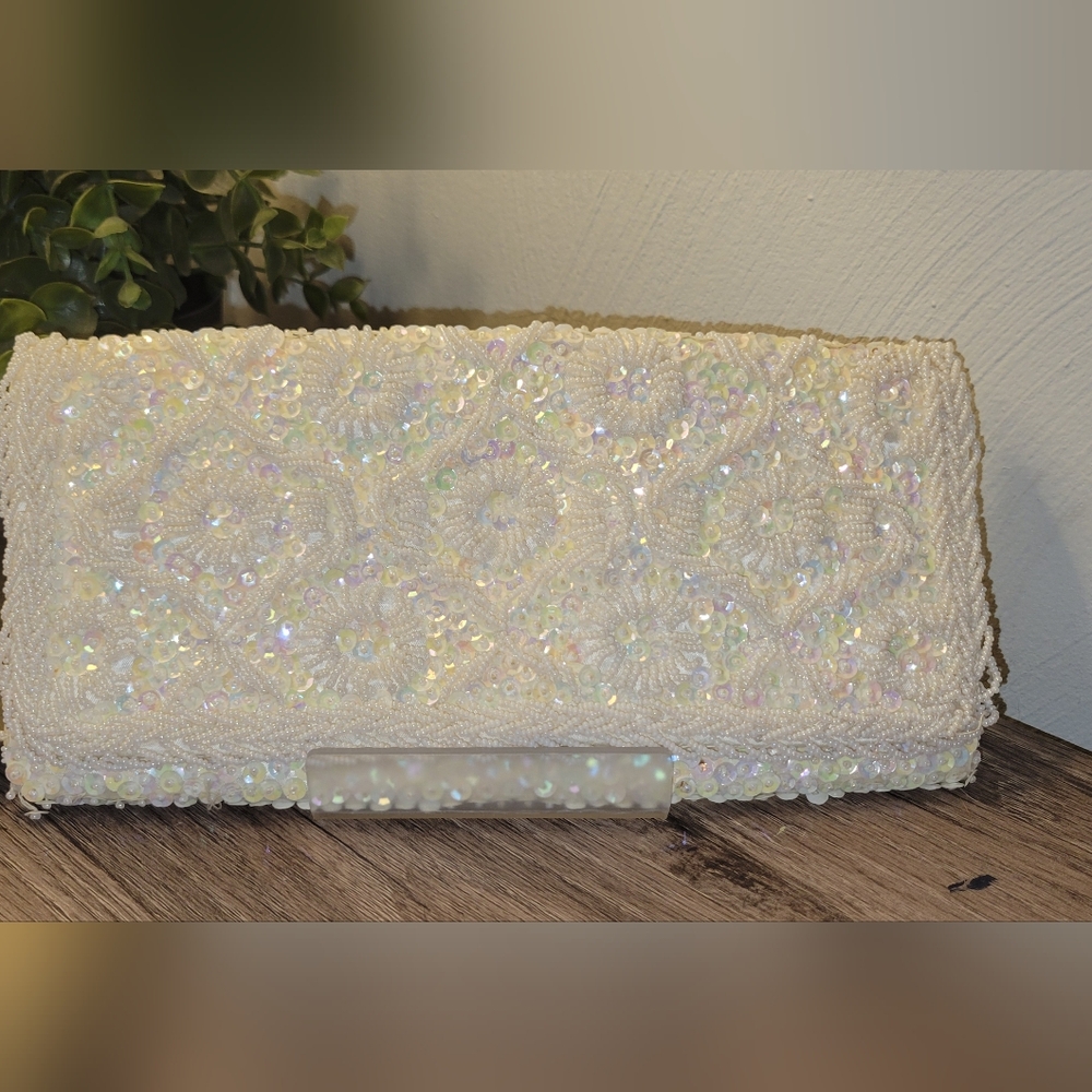 Elegant Cream Beaded Clutch